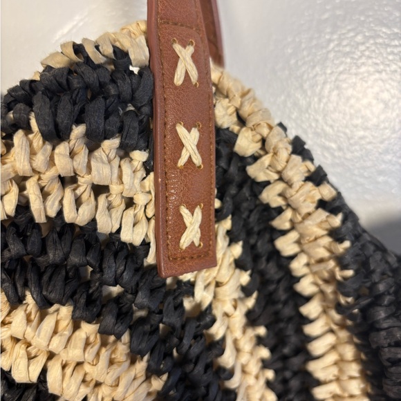 Billabong Black and Tan Circular Tote Bag - Picture 5 of 5